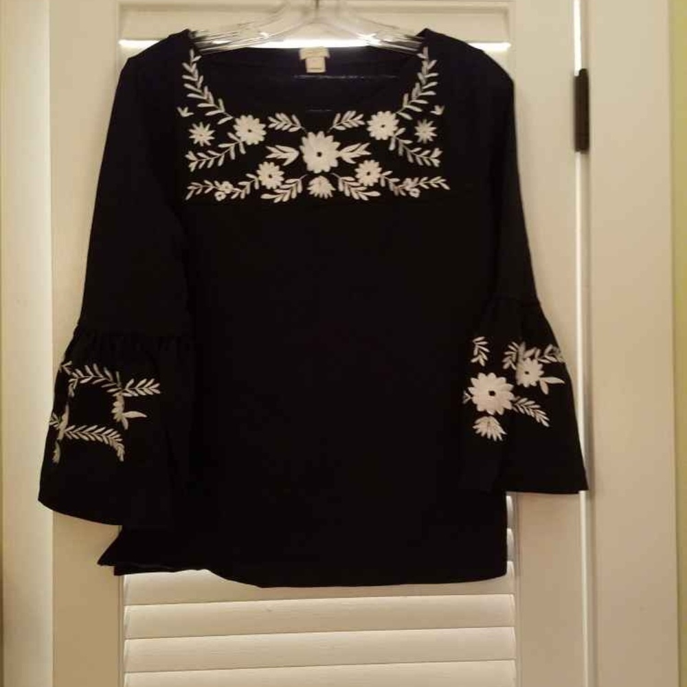 Bell Sleeved 3/4 Shirt